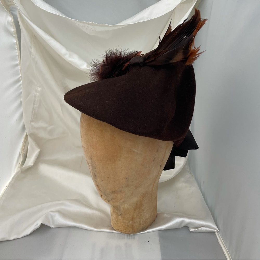 Vintage Klines St. Louis 1940s/50s Brown Robin Hood Hat with Feathers & Ribbon
